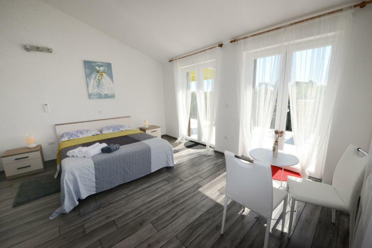 Villa Kontesici 14 Zelena Laguna ภายนอก รูปภาพ