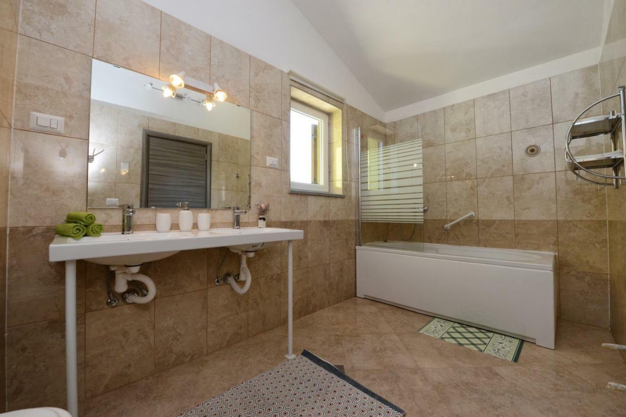 Villa Kontesici 14 Zelena Laguna ภายนอก รูปภาพ