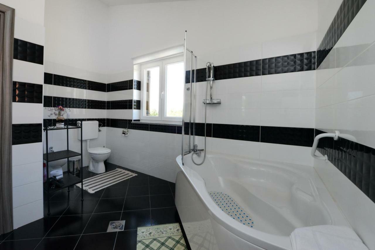 Villa Kontesici 14 Zelena Laguna ภายนอก รูปภาพ