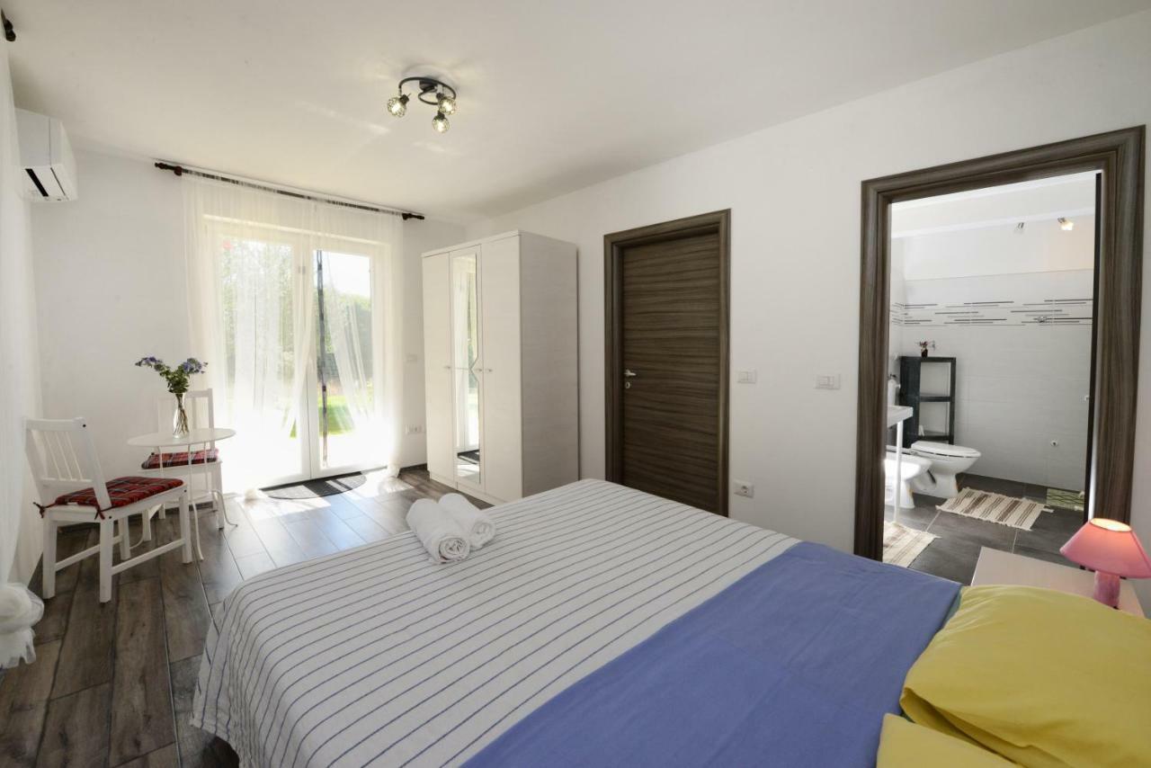 Villa Kontesici 14 Zelena Laguna ภายนอก รูปภาพ