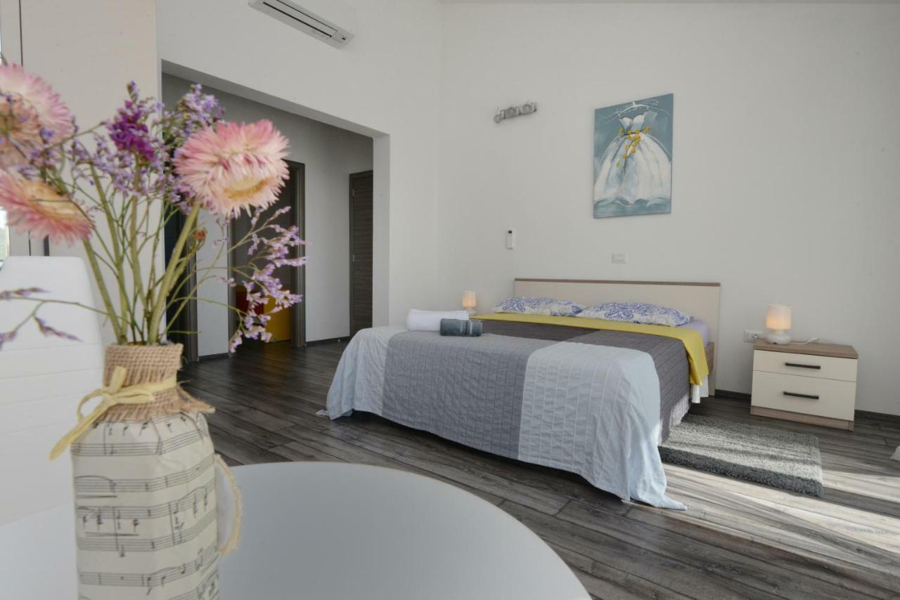 Villa Kontesici 14 Zelena Laguna ภายนอก รูปภาพ