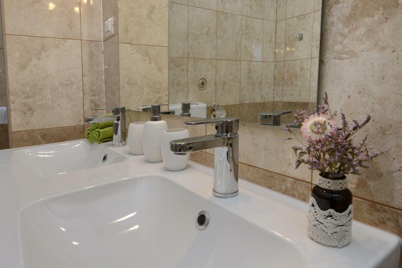 Villa Kontesici 14 Zelena Laguna ภายนอก รูปภาพ