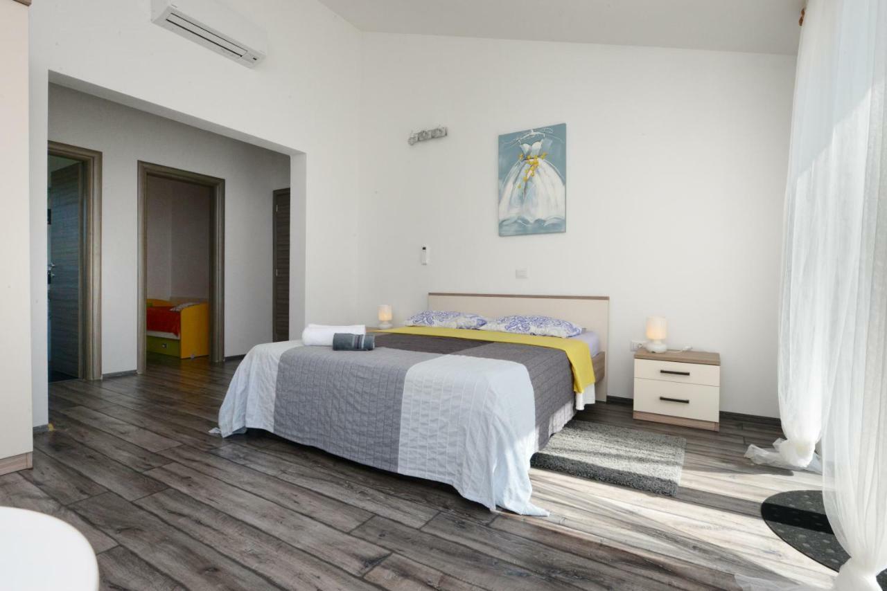 Villa Kontesici 14 Zelena Laguna ภายนอก รูปภาพ