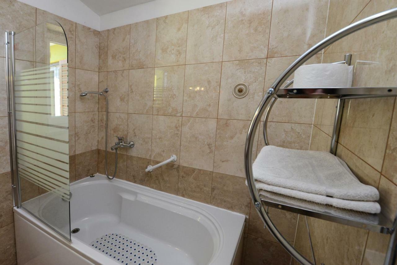 Villa Kontesici 14 Zelena Laguna ภายนอก รูปภาพ