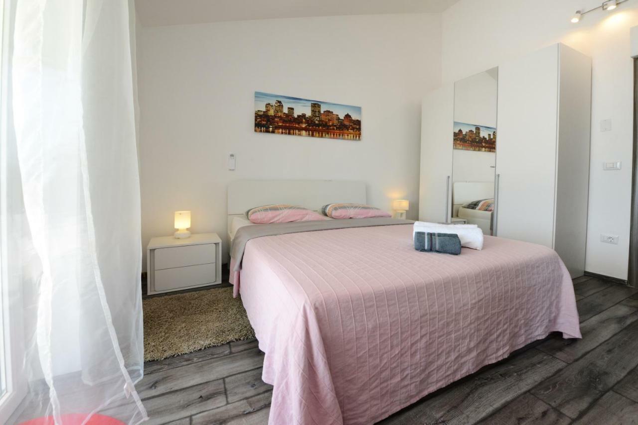 Villa Kontesici 14 Zelena Laguna ภายนอก รูปภาพ